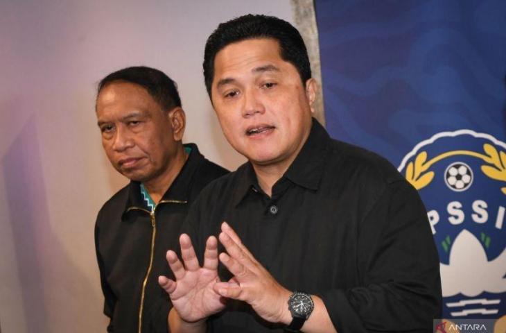 Ketua Umum PSSI Erick Thohir (kanan) didampingi Wakil Ketua Umum PSSI Zainudin Amali (kiri). (Antara)