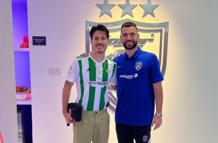 Jordi Amat bersama Carli De Murga di markas Johor Darul Takzim (Facebook/JDTFC)