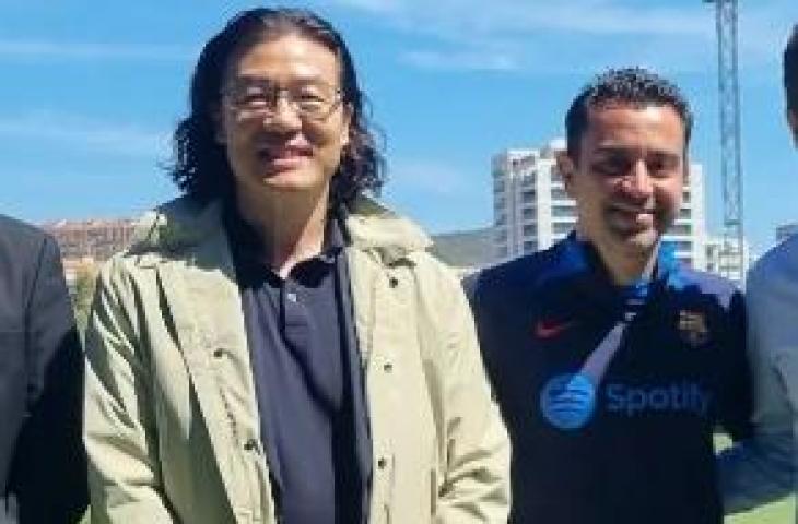 Kim Pan-gon pamer kedekatan dengan Xavi Hernandez (Makanbola)