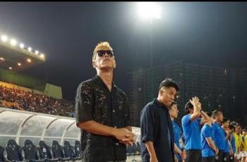 Outfit Antimainstream Keisuke Honda saat Jadi Pelatih Kamboja di SEA Games Jadi Sorotan, Netizen: Kece Juga Style-nya