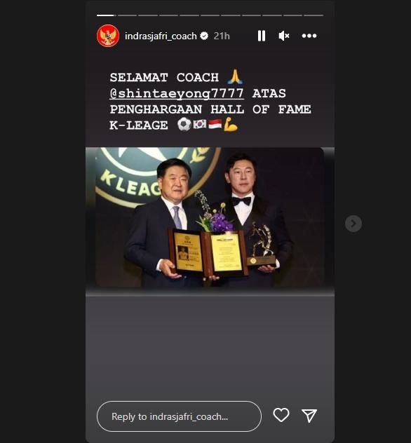 Indra Sjafri selamati Shin Tae-yong yang raih gelar Hall of Fame K League. (Instagram/indrasjafri_coach)