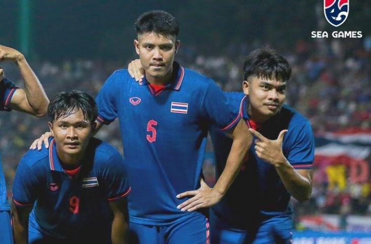 Pemain timnas U-22 Thailand, Songchai Thongcham (tengah). (Dok. Changsuek)