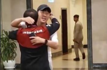 Momen Shin Tae-yong Berpelukan dengan Indra Sjafri Jadi Sorotan, Netizen Terharu