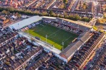 Mengenal Kenilworth Road, Kandang Luton Town yang Jadi Stadion Terkecil di Premier League