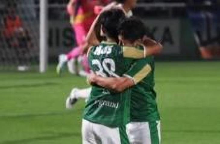 Pemain Tokyo Verdy Goki Yamada cetak gol berkat assist Pratama Arhan. (Instagram)