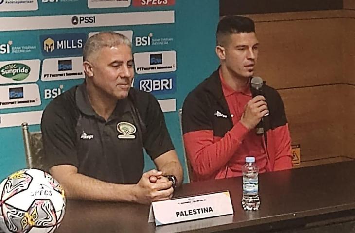 Kapten Palestina, Tamer Seyam, dalam konferensi pers menjelang duel lawan Timnas Indonesia. (www.mxkc.sbs/Gagah Seno)