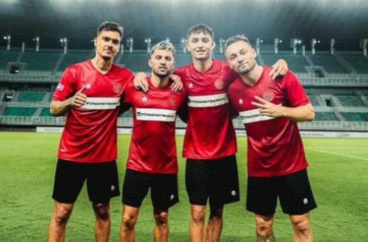 Marc Klok pose bersama pemain jebolan FC Utrecht yang kini bela timnas Indonesia (Instagram/marcklok)