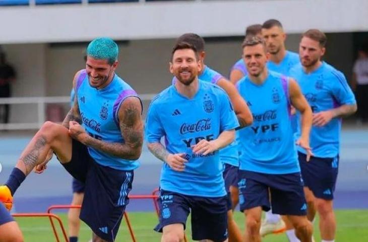 Lionel Messi saat sesi latihan bersama Timnas Argentina. (Instagram/afaseleccionen)