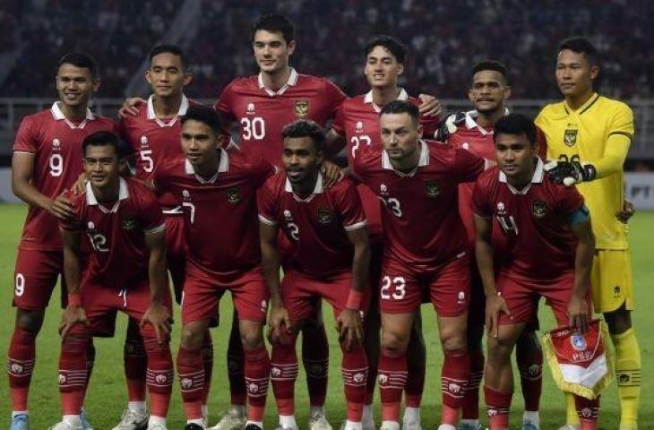 Pemain Timnas Indonesia dalam pertandingan persahabatan FIFA Matchday melawan Timnas Palestina di Stadion Gelora Bung Tomo, Surabaya, Jawa Timur, Kamis (14/6/2023). (ANTARA FOTO/Zabur Karuru/hp)