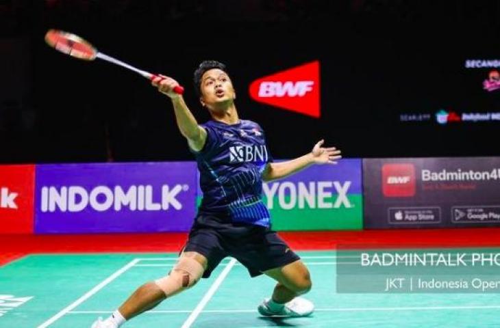 Aksi Anthony Sinisuka Ginting di Indonesia Open 2023. (Instagram/badmintalk_com)