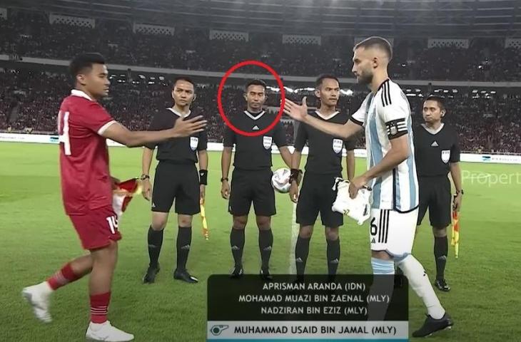 Aprisman Aranda saat menjadi wasit cadangan di laga Timnas Indonesia vs Argentina. (YouTube/RCTI)