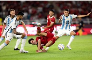 Terjatuh saat Lawan Argentina, Rafael Struick Bikin Kaum Hawa Salah Fokus