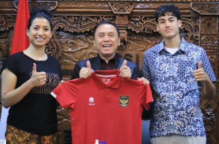 Noraly Soedito (kiri) ibunda Rafael Struick. (Instagram/@pssi)