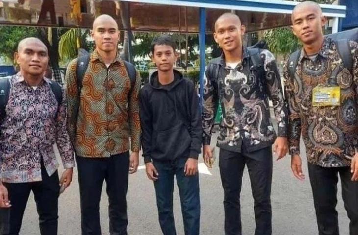 Eks Timnas Indonesia U-23 mengikuti pendidikan kepolisian. (Twitter/@faktabola)