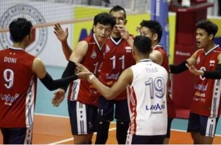 Sejumlah pevoli Indonesia melakukan selebrasi setelah meraih poin atas lawannya pebola voli Filipina dalam ajang Sea V League seri 1 di Padepokan Voli Jendral Kunarto, Sentul, Kabupaten Bogor, Jawa Barat, Jumat (21/7/2023). ANTARA FOTO/Yulius Satria Wijaya/nym.