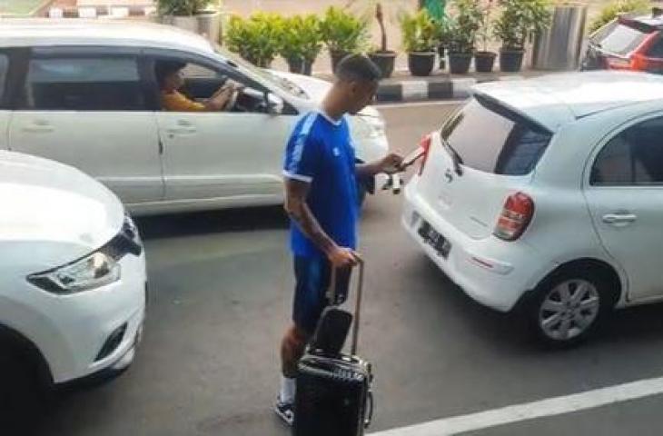 Bek asing Persib Bandung asal Spanyol, Alberto Rodriguez. (TikTok/@persibfanstv)