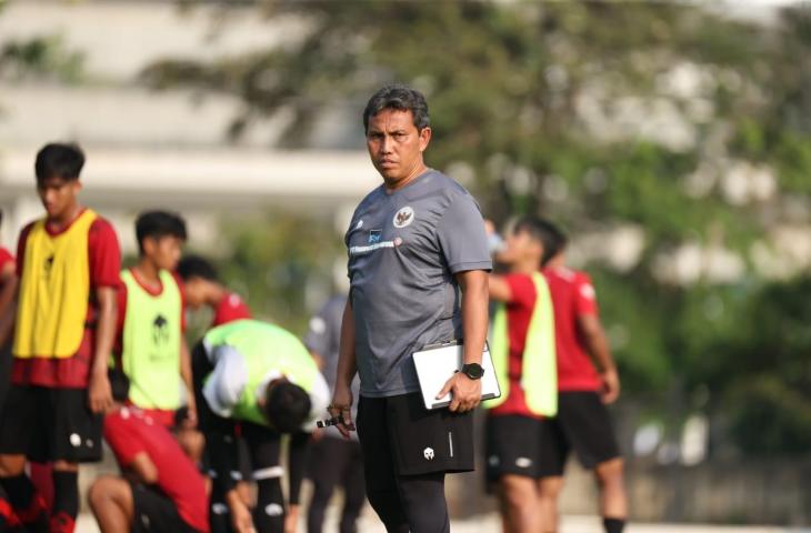 Bima Sakti, pelatih Timnas Indonesia U17, menyampaikan bahwa Amar Brkic tidak dapat berpartisipasi dalam pertandingan awal Piala Dunia U17 melawan Ekuador karena mengalami penyakit diare yang cukup serius. (Dok. PSSI)