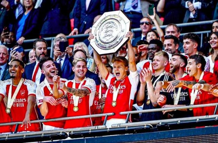 Arsenal juara Community Shield 2023 setelah mengalahkan Manchester City lewat drama adu penalti. (Twitter)