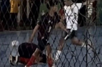 Viral! Selebrasi Sujud Pemain Futsal Berujung Kepala Ditendang Lawan