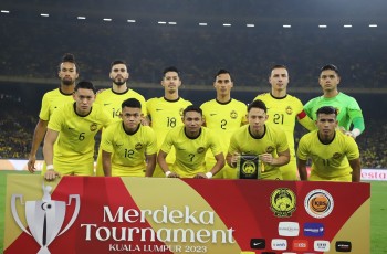 Melambung Jauh dari Timnas Indonesia, Suporter Malaysia Bawa Nama Asnawi Mangkualam