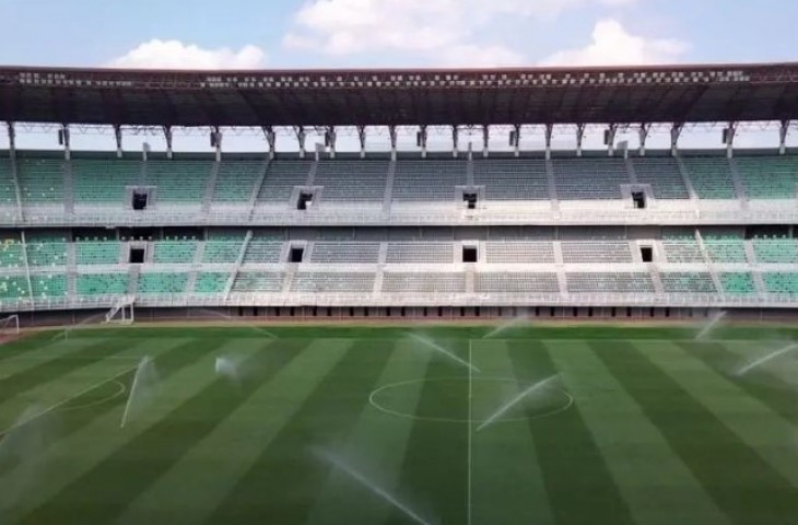 Kondisi perawatan Stadion Gelora Bung Tomo yang akan digunakan untuk Piala Dunia U17. karyaramaprima