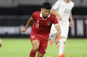 Striker Timnas Indonesia Dendy Sulistyawan Pernah Ingin Bogem Doan Van Hau di GBK: Emang Emosi, Dia Pakai Kaki Dua