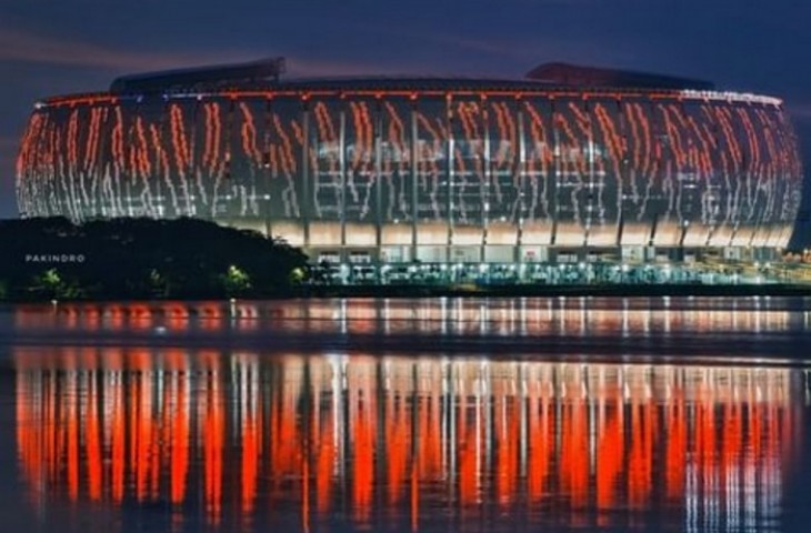 Jakarta International Stadium JIS dibiarkan terbuka saat hujan ternyata ada regulasi yang mengatur buka tutup atap stadion