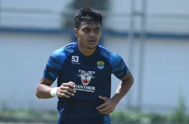 Pemain Persib Rachmat Irianto dipastikan absen pada laga kontra Bali United, Senin 18 Desember 2023. (MO Persib)