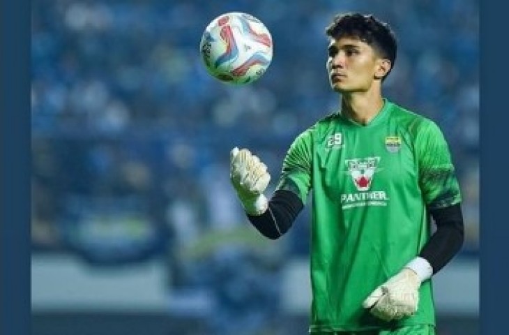 Kiper Persib Kevin Ray Mendoza di laga kontra PSM. (tangkap layar Instagram)