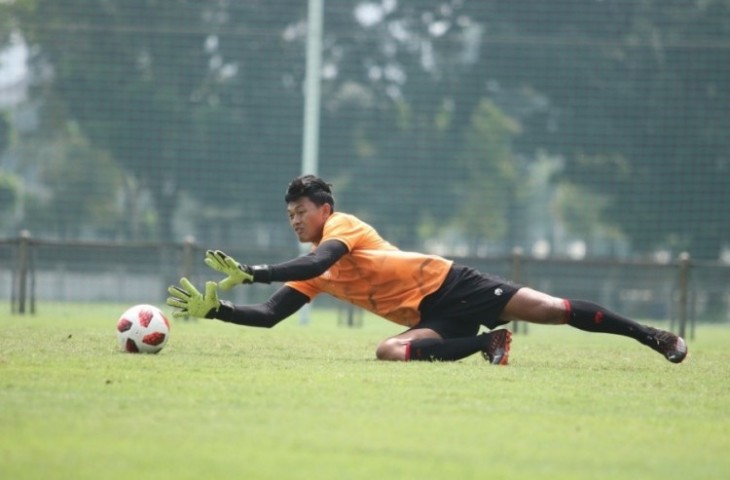 Penjaga gawang Persis Solo, Muhammad Riyandi. Dia adalah satu di antara tiga kiper yang saat ini dipersiapkan Pelatih Timnas Indonesia, Shin Tae-yong untuk tampil di Piala Asia. (pssi)