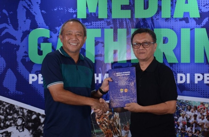 CEO PT Persib Bandung Bermartabat, Glenn Sugita (kiri). (MO Persib)