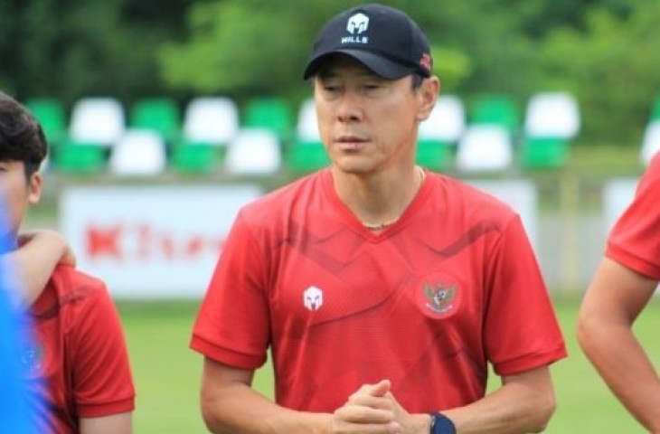 Shin Tae-yong berikan ucapan selamat untuk Irak usai tanding dengan Timnas Indonesia, Piala Asia 2023