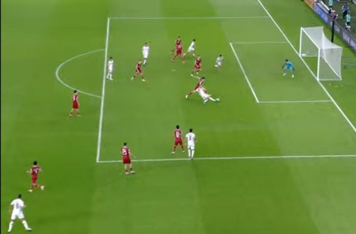 Proses terjadinya gol kedua Irak dinilai offside. (Twitter)