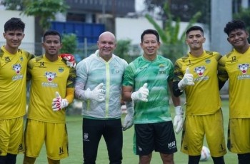 Persib vs Persis, Passos Pilih Siapa di Bawah Mistar?