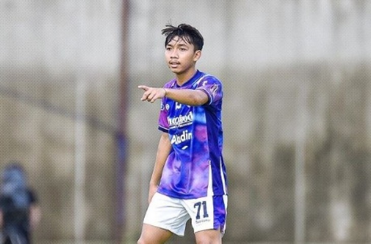 Adzikry menjadi pesaing Abdul Aziz di lini tengah Persib. (MO Persib)