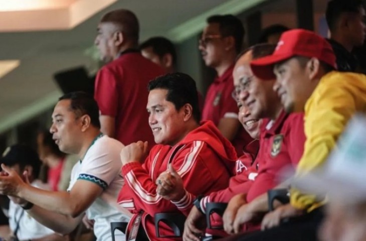 Dokumen: Erick Thohir bersama pengurus PSSI menyaksikan laga Timnas Indonesia. Ilsutrasi: Ketum PSSI sindir tim-tim Liga 1 yang menahan pemainnya bergabung Timnas Indonesia U-23. (pssi)