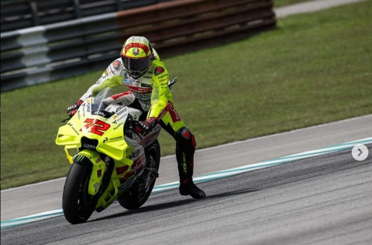 Pebalap tim Pertamina Enduro VR46, Marco Bezzecchi mengaku belum puas dengan hasil tes MotoGP 2024 hari kedua di Sirkuit Internasional Losail, Sepang, pada Rabu (7/2/2024). (Instagram/@marcobez72).