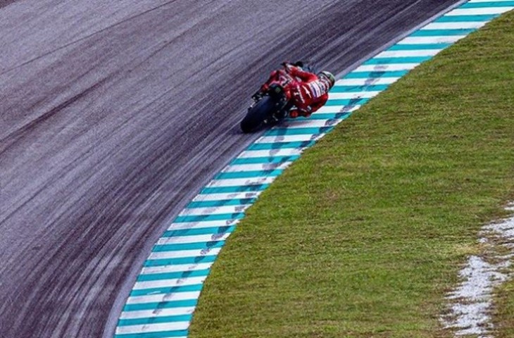 Pebalap tim Ducati Lenovo, Francesco Bagnaia menjadi yang tercepat di tes pramusim MotoGP 2024 di Sirkuit Sepang, Malaysia, hari ketiga ungguli rivalnya Jorge Martin. (Instagram/@pecco63).