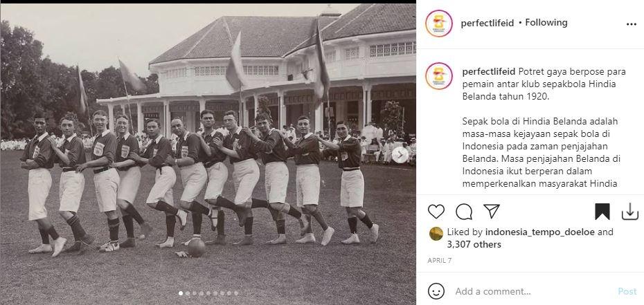 Foto jadul pemain antar klub sepak bola Hindia Belanda. (Instagram/ perfectlifeid)