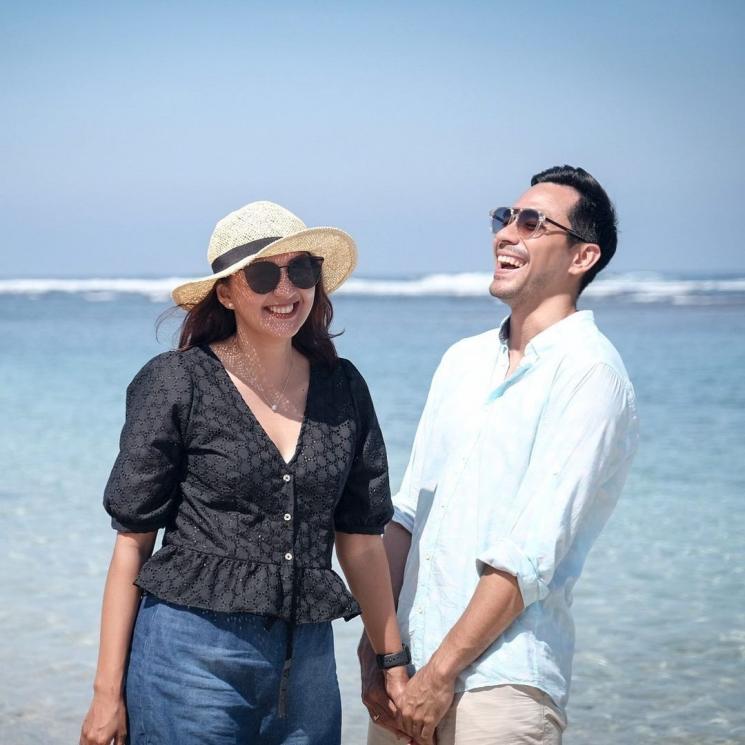 Potret Liburan Donna Agnesia dan Darius Sinathrya di Bali (Instagram/@darius_sinathrya)