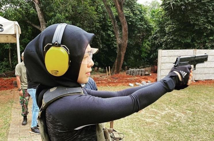 Artis Hobi Olahraga Menembak (instagram/@dianayulestari)