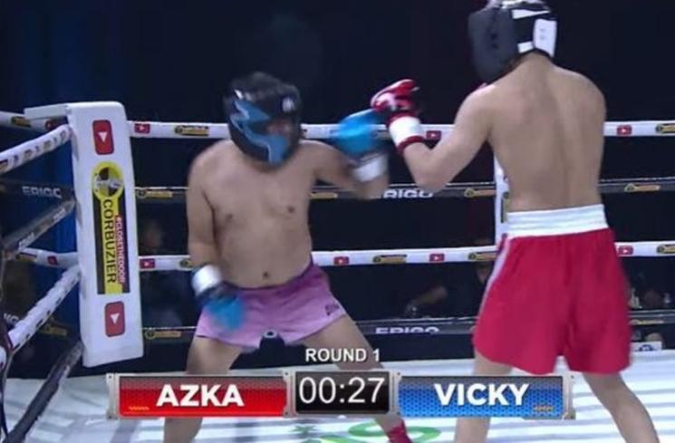 Adu tinju Azka Corbuzier vs Vicky Prasetyo. (YouTube/Deddy Corbuzier)