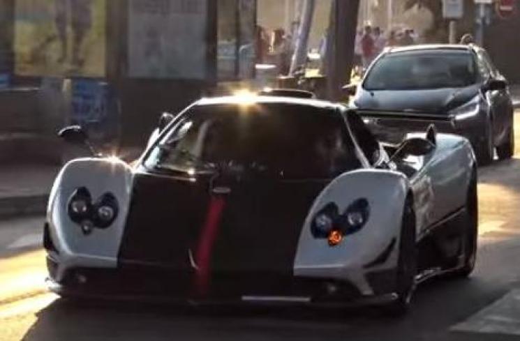 Mobil termahal milik Leo Messi. (YouTube/exoticcarspotters)