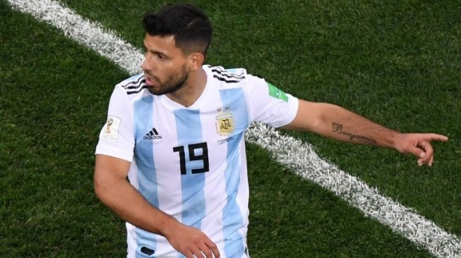 Penyerang Timnas Argentina, Sergio Aguero beraksi di laga kontra Kroasia (Kirill KUDRYAVTSEV / AFP)