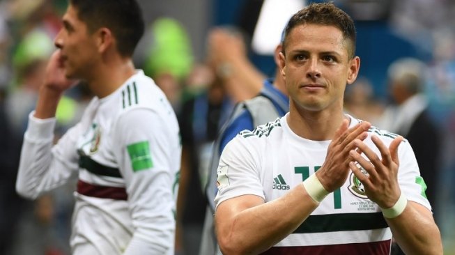 Penyerang Timnas Meksiko, Javier "Chicharito" Hernandez, merayakan kemenangan negaranya atas Korsel di Grup F Piala Dunia 2018 di Rostov Arena, Rusia, Sabtu (23/6/2018). [AFP/Khaled Desouki]