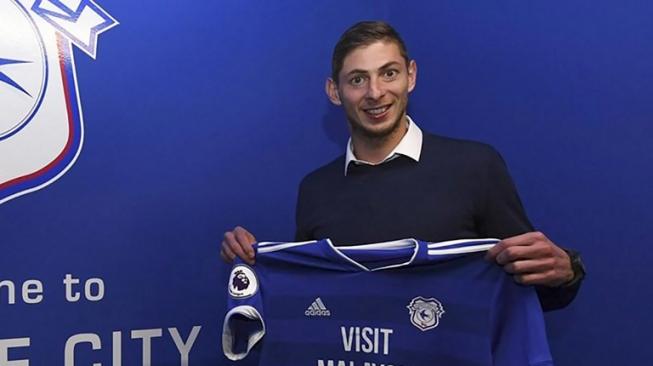 Emiliano Sala diperkenalkan sebagai pemain baru Cardiff City [AFP]