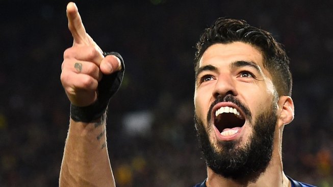 Penyerang Barcelona, Luis Suarez merayakan golnya ke gawang Liverpool dalam laga leg pertama semifinal Liga Champions 2018/2019 di Camp Nou, Kamis (2/5/2019) dini hari WIB. [Josep LAGO/ AFP]