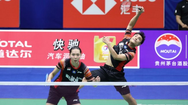 Pasangan ganda campuran Hafiz Faizal/Gloria Emanuelle Widjaja gagal sumbang poin untuk Tim Indonesia di laga penyisihan Grup 1B Sudirman Cup 2019. Hafiz/Gloria yang turun di partai pertama takluk dari pasangan Mathias Christiansen/Sara Thygesen (Denmark), Rabu (22/5/2019). [Humas PBSI]