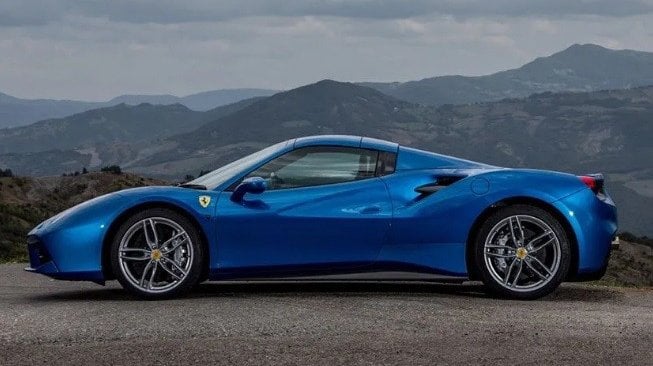 Ferrari 488 Spider (dailymail.co.uk)