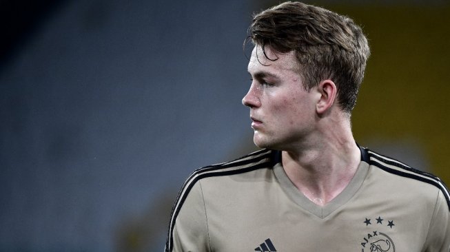 Centre-back andalan sekaligus kapten Ajax Amsterdam, Matthijs de Ligt. [Marco Bertorello / AFP]